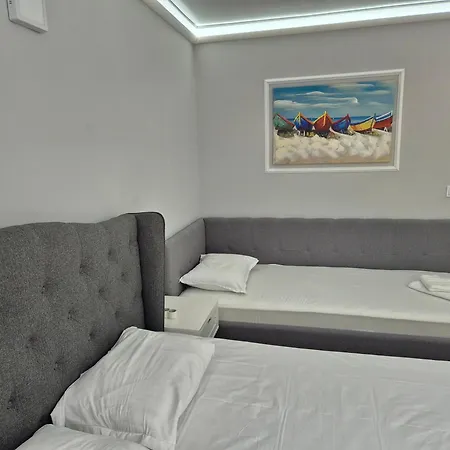 Park And Pool Apostolovi Appartement