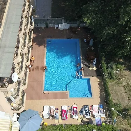 Apartment Park And Pool Apostolovi
